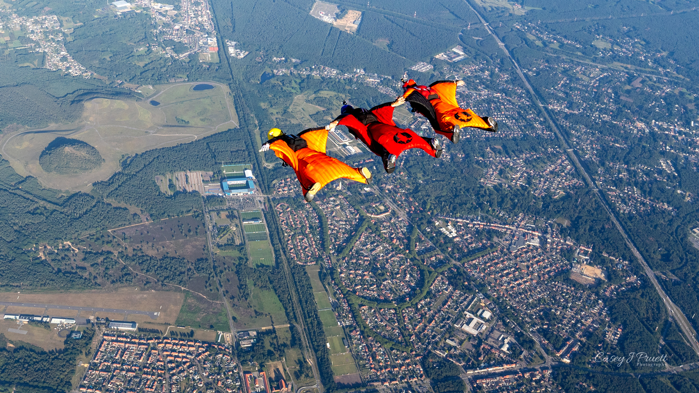 Sprung mit Wingsuits