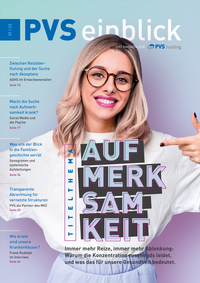 Cover: Lächelnde Frau zeigt mit beiden Zeigefingern auf sich selbst, Headline "Aufmerksamkeit"