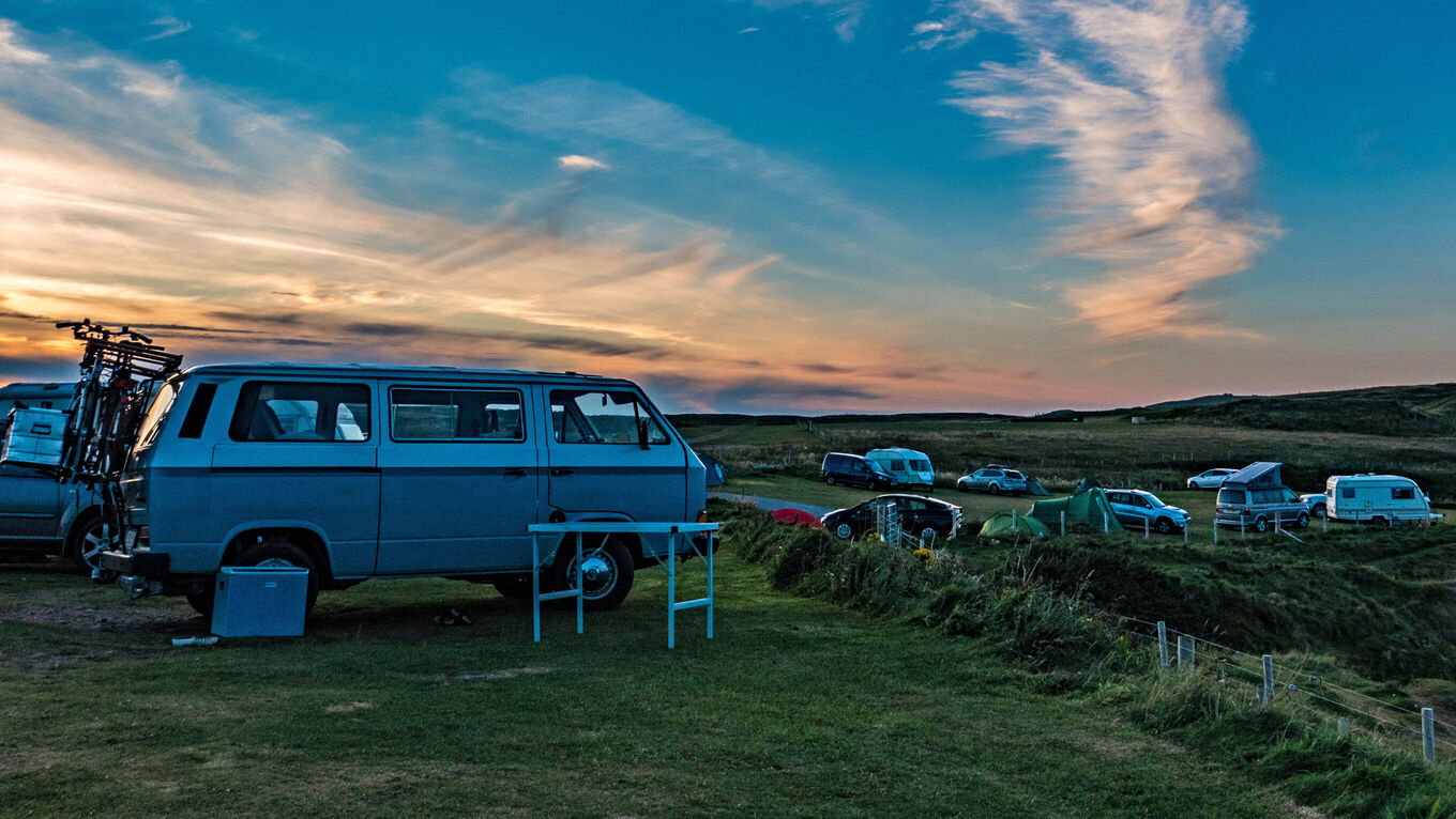 Campingplatz im Sonnenuntergang