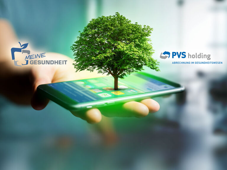 Hand hält Smartphone, aus dem ein Baum wächst. Abbildung der Logos MEINE GESUNDHEIT und PVS holding. Hand hält Smartphone, aus dem ein Baum wächst. Abbildung der Logos MEINE GESUNDHEIT und PVS holding.