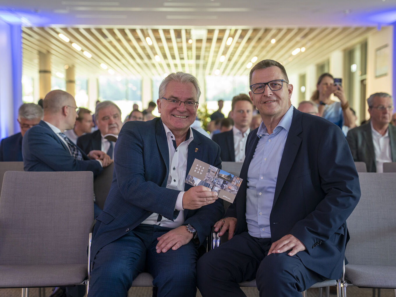 PVS holding feiert Fertigstellung ihrer neuen Hauptverwaltung in Mülheim