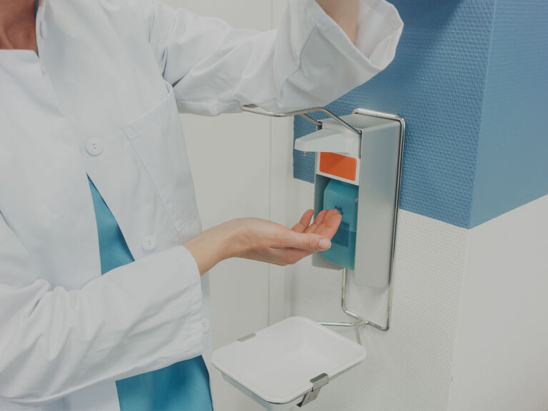 Hand-Desinfektion im Krankenhaus Hand-Desinfektion im Krankenhaus