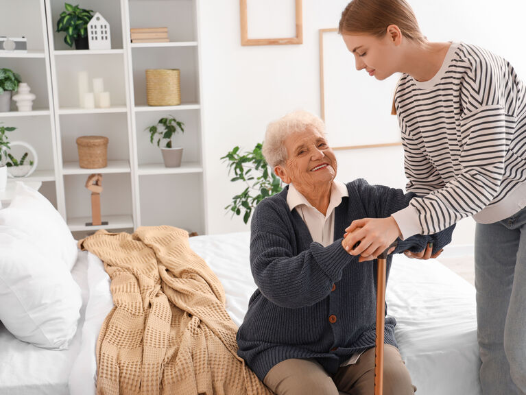 Zwischen Fürsorge und Entkräftung Zwischen Fürsorge und Entkräftung